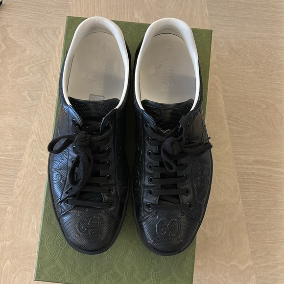 Mint condition Gucci sneakers size 9 men’s . Original box , dust bag included - Picture 2 of 6